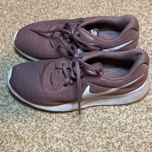 Nike Mauve purple tone Nike tennis shoe sneaker size 7 - Picture 3 of 14